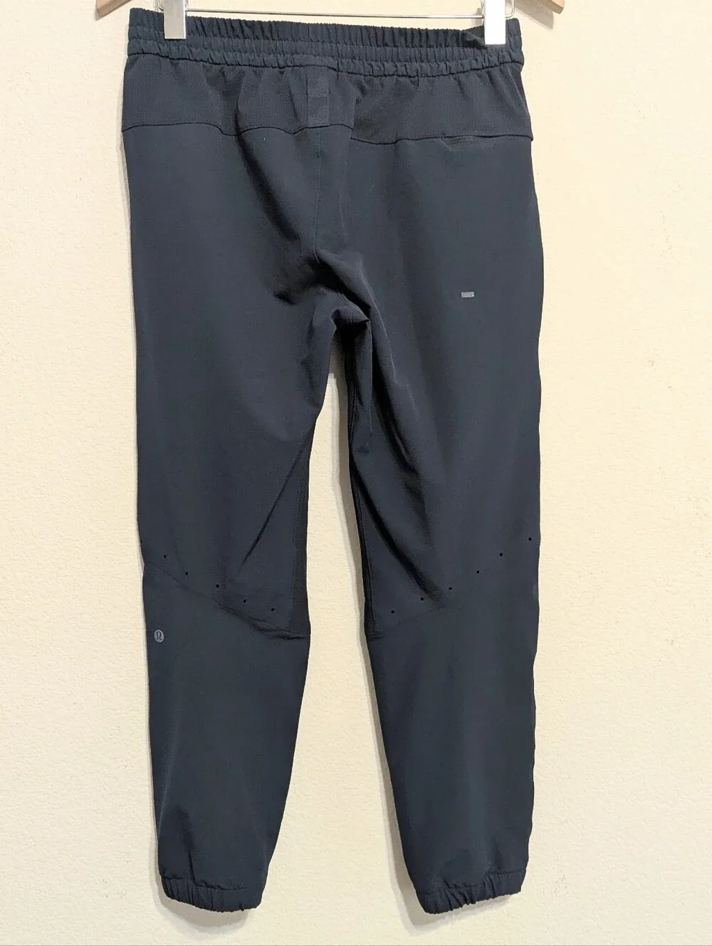 Lululemon License To Train Mens Navy Tapered Jogger Pants Active Small LM5AEGS